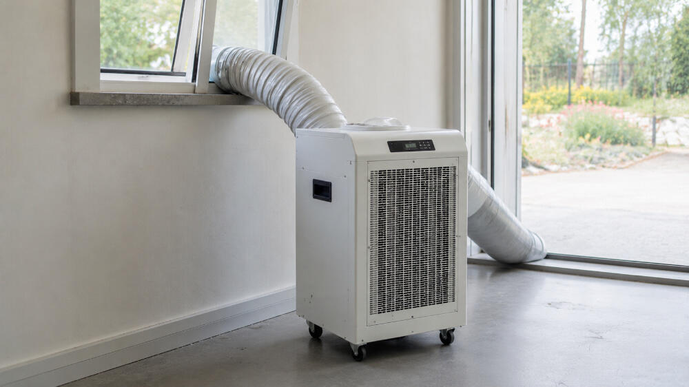 Minimalistischer Raum mit klimagerät Minimalistischer Raum mit klimagerät